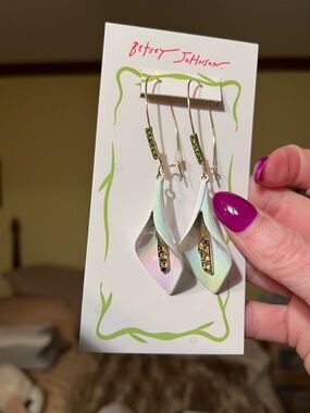 NWT Betsey Johnson Iridescent Pastel Leaf Dangle Earrings with Gold Accents